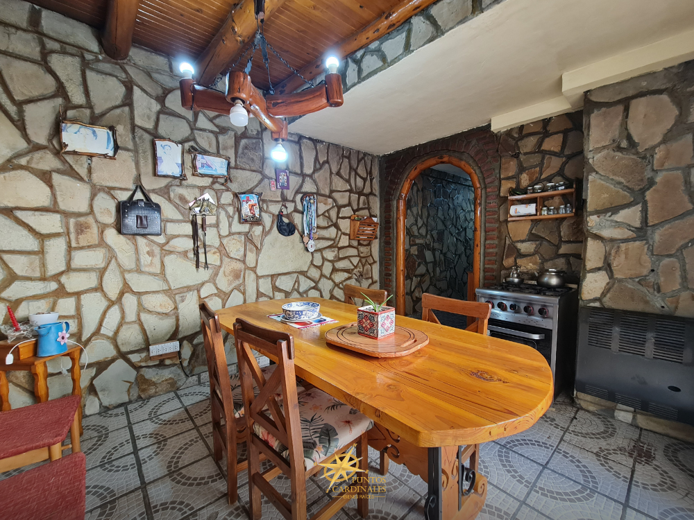 Casa de 2 dormitorios con potencial comercial – Esquel, Chubut - Imagen 4